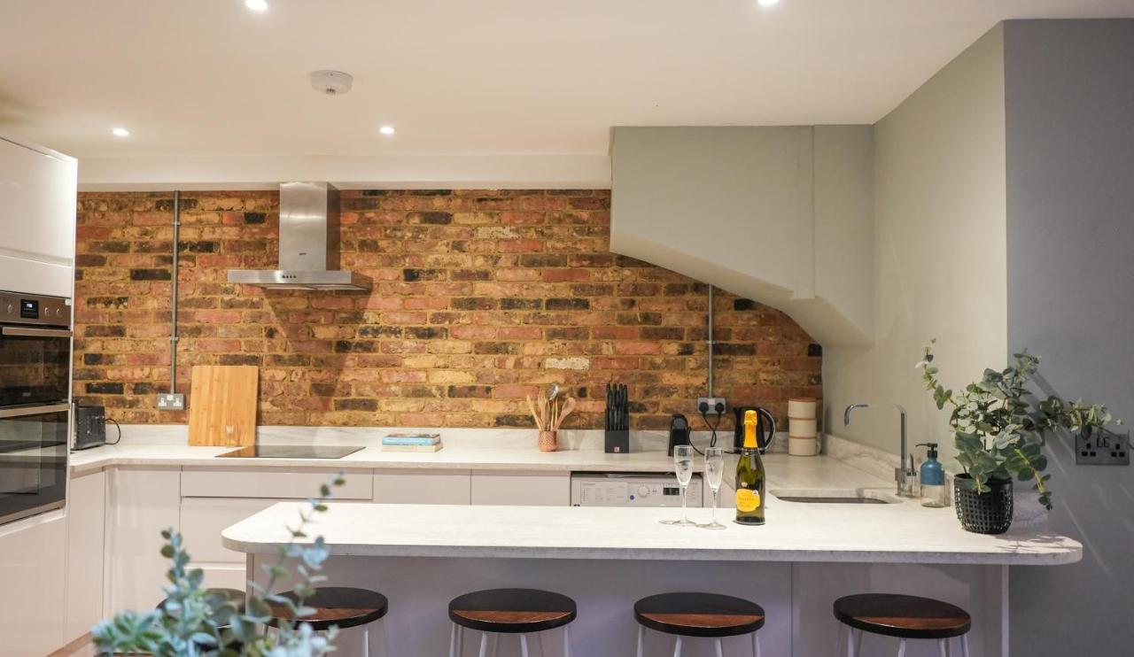 Stunning Brighton Seaside 2-Bedroom Townhouse With Patio, Sleeps 6 Exterior foto