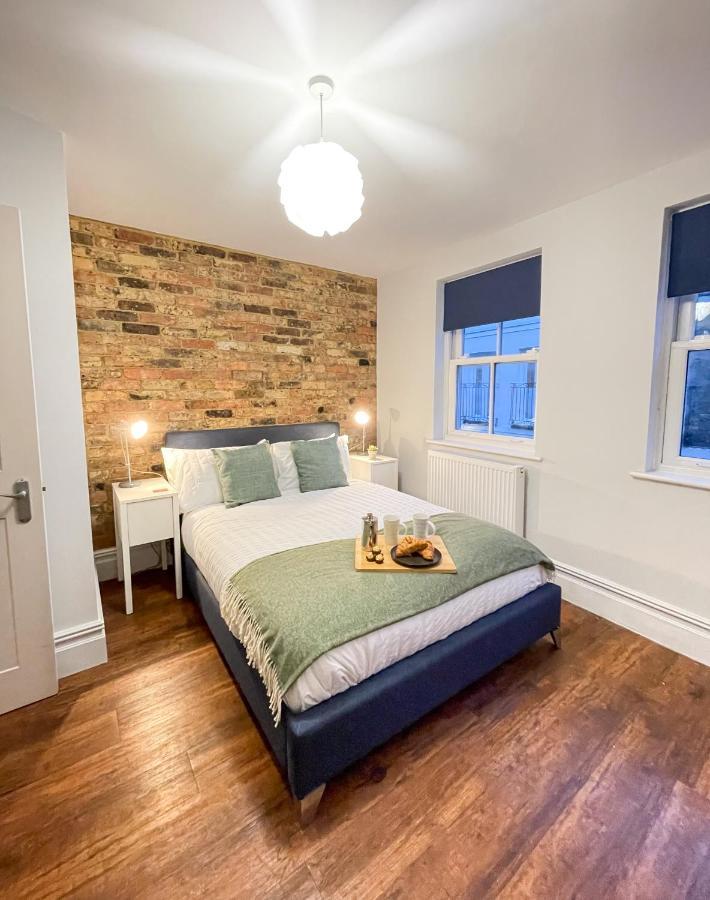 Stunning Brighton Seaside 2-Bedroom Townhouse With Patio, Sleeps 6 Exterior foto